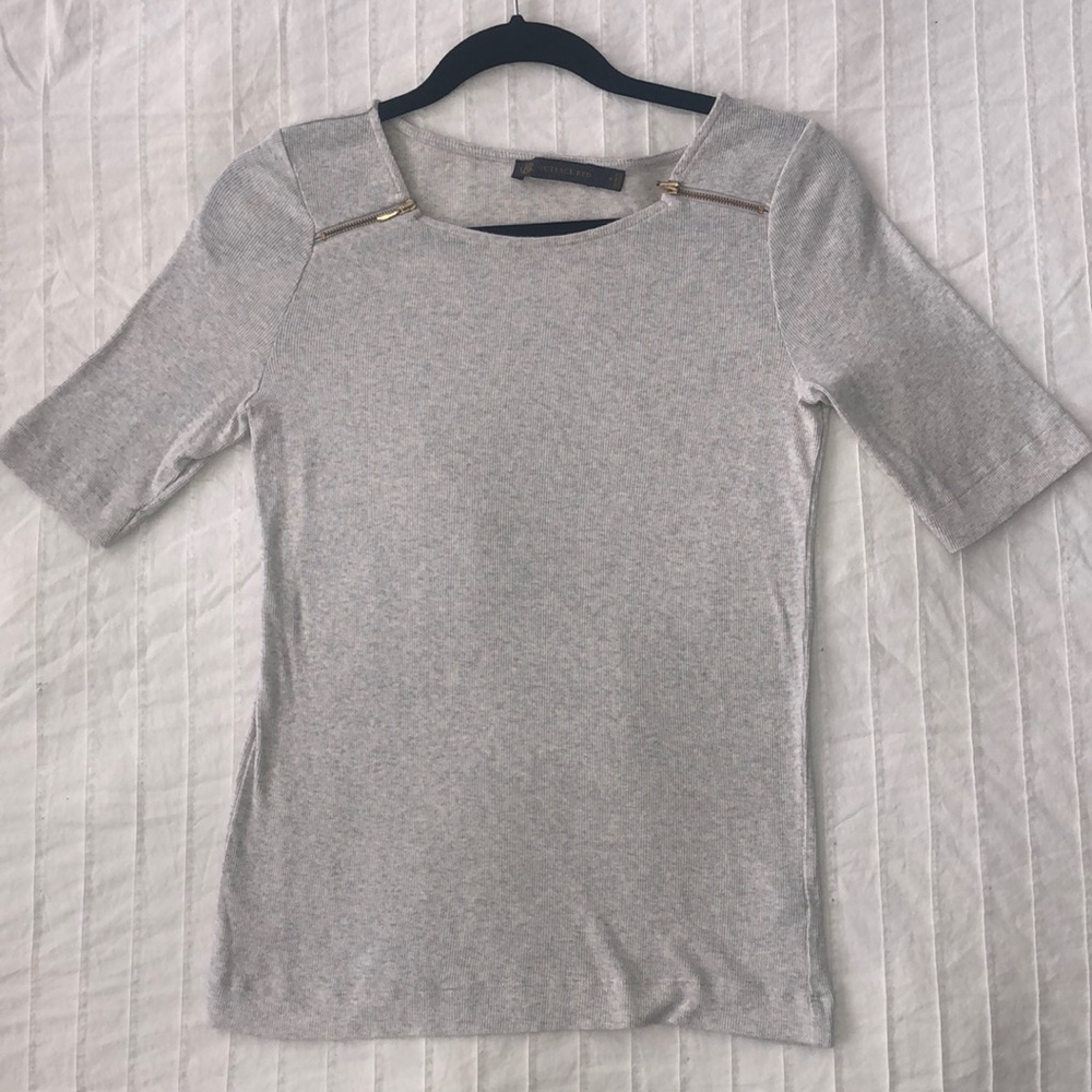 3/4 length top with a gold zipper detailing